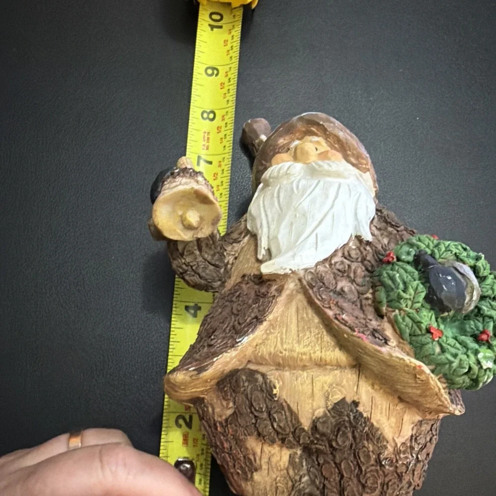 Woodland Bark Texture Santa Claus Figurine With Bell And Wreath!